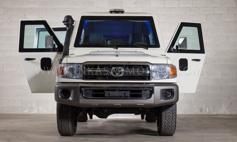 ToyotaLandCruiserCITFrontView